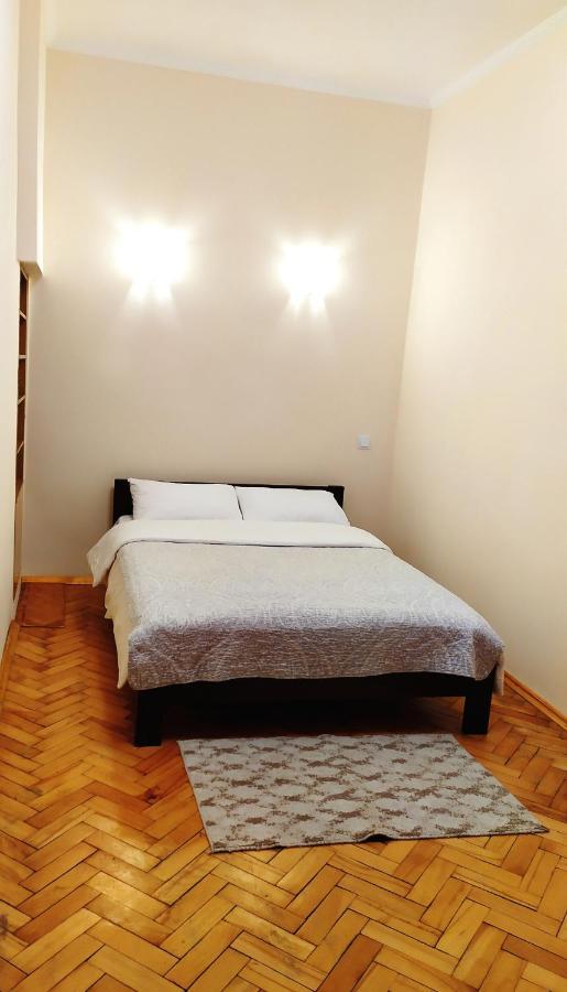 Центр Свободи Lviv Ngoại thất bức ảnh